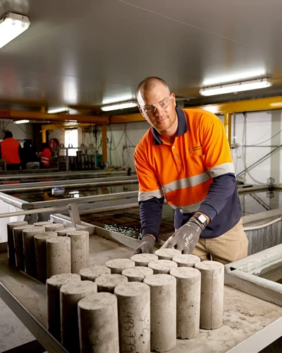 Testare stâlpi beton